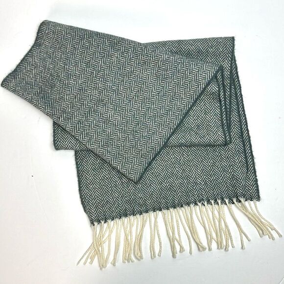 Foxford Lambs Wool Scarf Herringbone Gray White Fringe Ireland Men’s Women’s - Picture 2 of 8